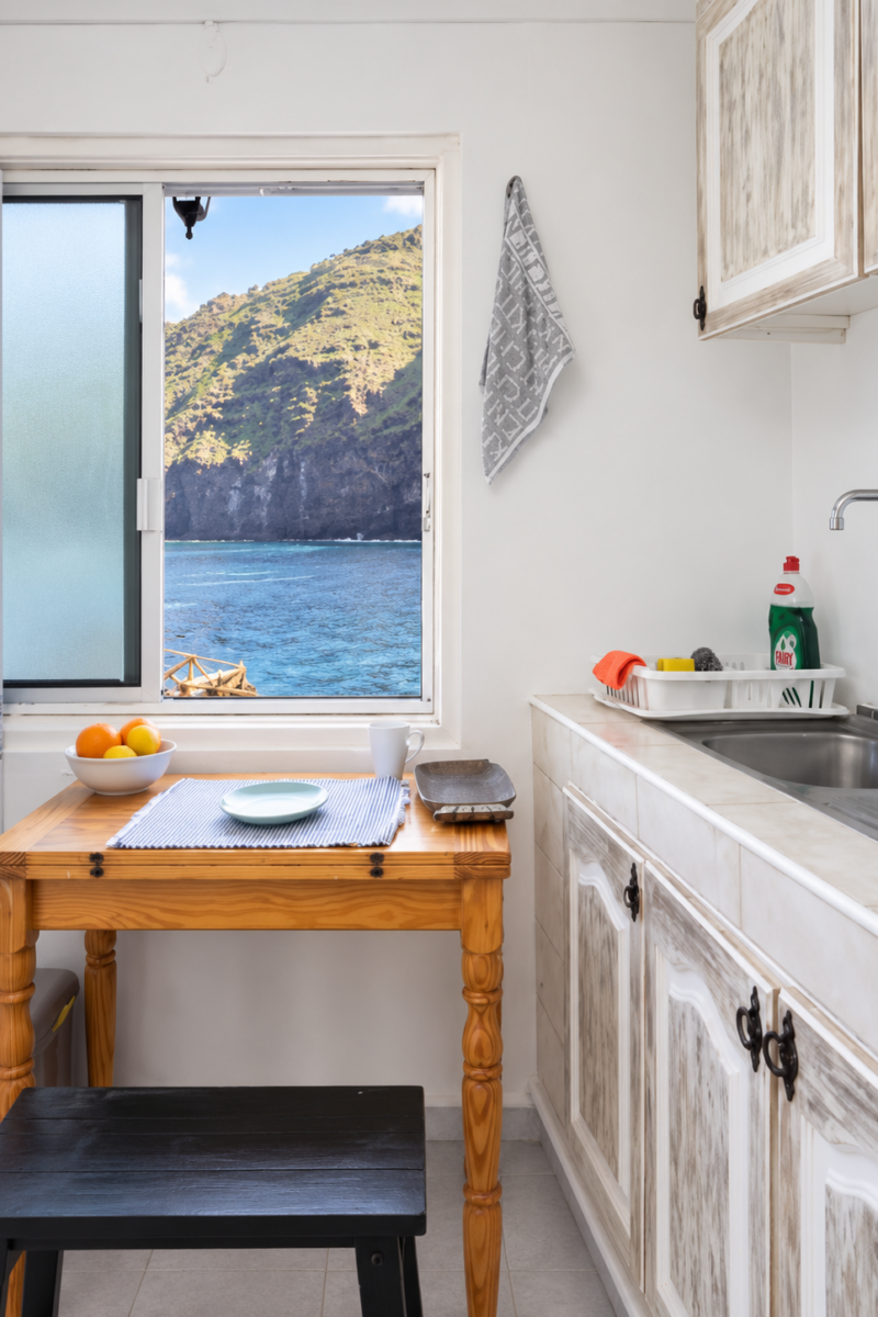 Preparar el desayuno mirando al azul.